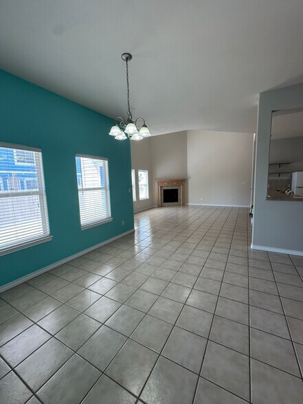 Building Photo - 15505 Palmira Ave