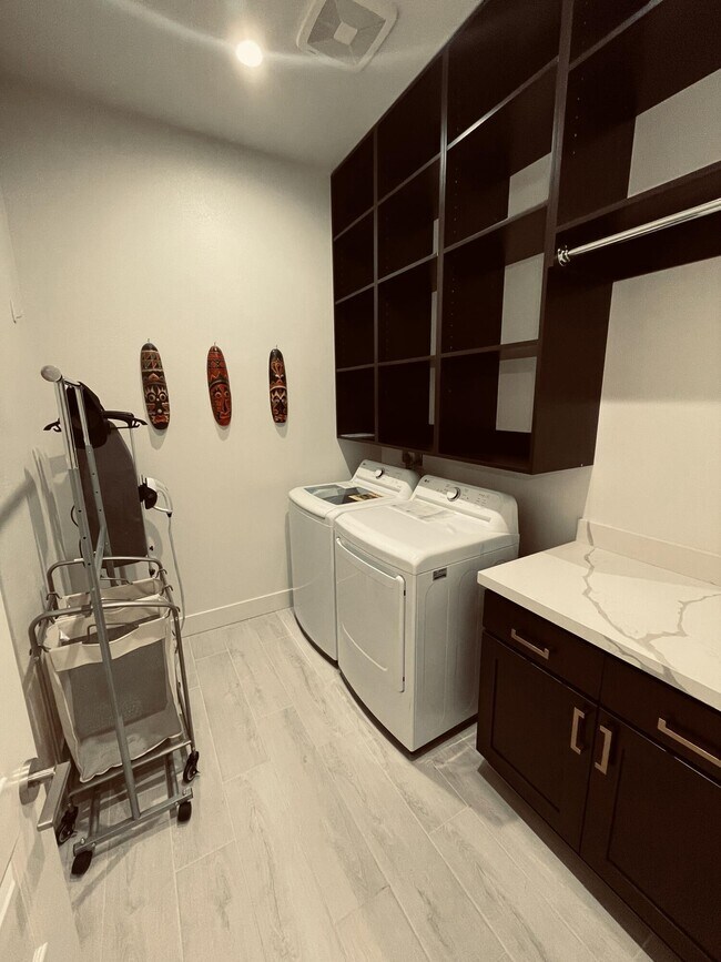 Building Photo - 82830 Logan Creek Dr