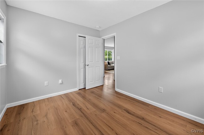 Building Photo - 122 Frederick Dr