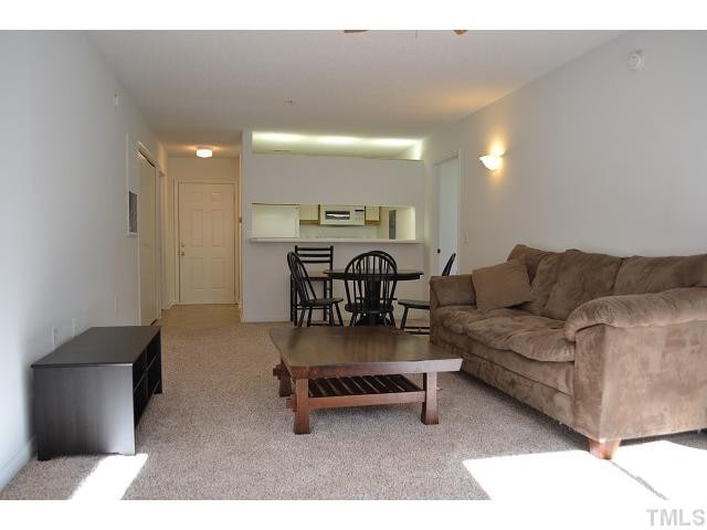 Building Photo - Room in Condo on Collegiate Cir