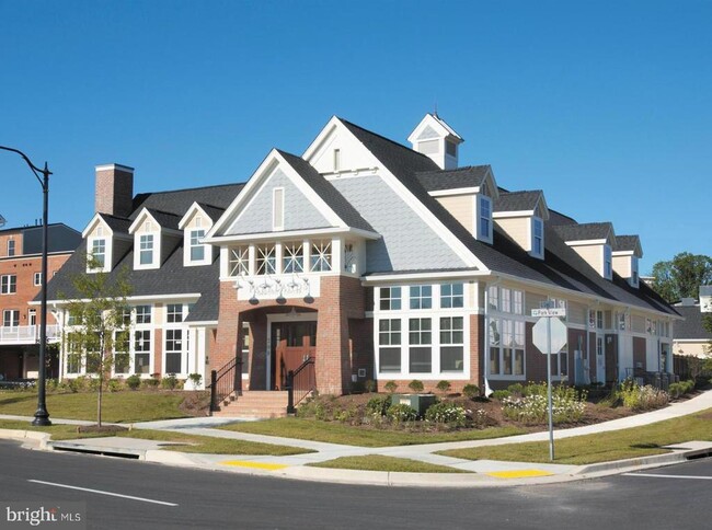 Building Photo - 120 Community Center Ave