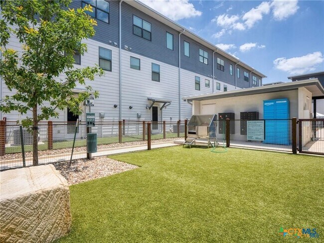 Building Photo - 1208 N Academy Ave