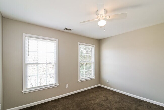 Building Photo - 1500 Riverbrooke Way NE