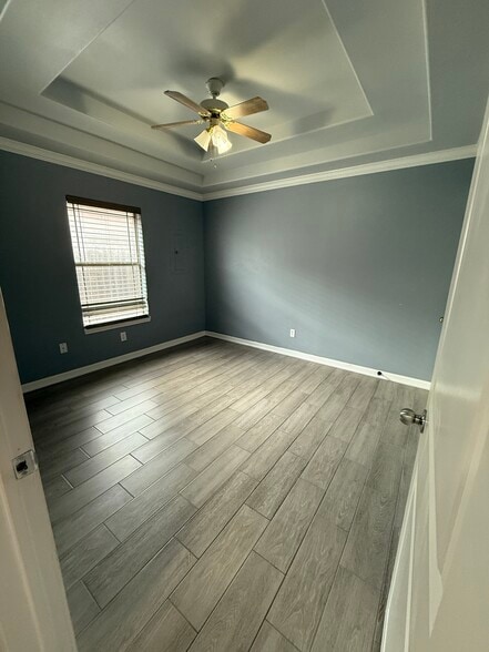 Unit C: Guest Room - 302 W Amy Dr