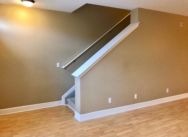 Building Photo - 3035 Camden Dr