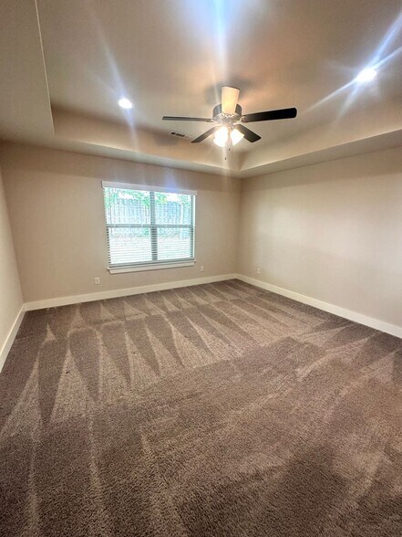 Building Photo - 3600 SW Brittany Rd