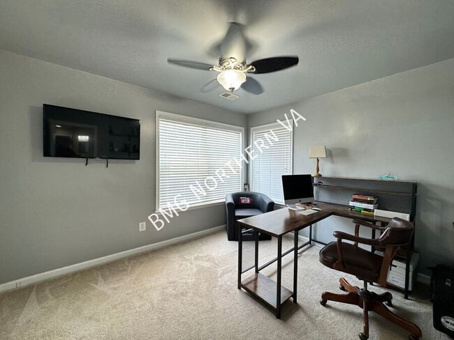 Building Photo - 8930 Kingbird Ct