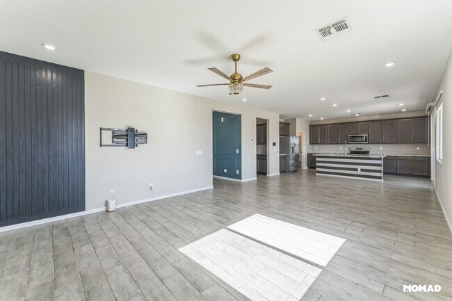 Building Photo - Spacious 5BR House in Casa Grande