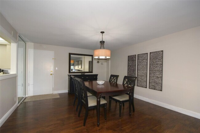 Building Photo - 405 N Ocean Blvd