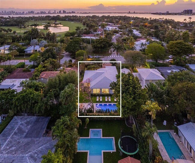 Building Photo - 6145 La Gorce Dr