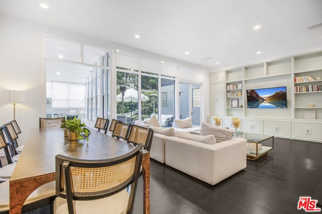 Building Photo - 1833 Franklin Canyon Dr