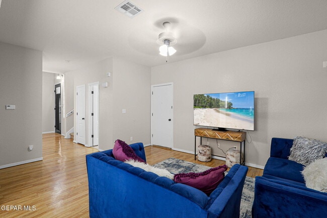 Building Photo - 2057 Shreya St