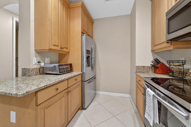 Building Photo - 11860 Valencia Gardens Ave