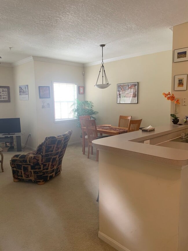 Building Photo - 571 Water St