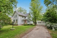 Building Photo - Charming 3-Bedroom Home for Rent in Lake M...