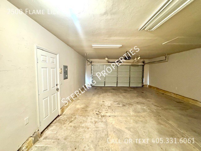 Building Photo - 2500 Flame Lily Rd