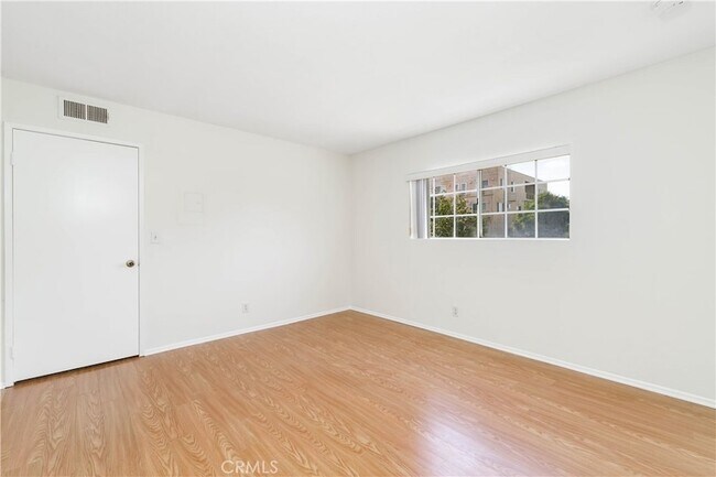 Building Photo - 3632 Dunn Dr