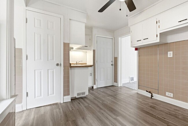 Building Photo - 689 Midland Ave