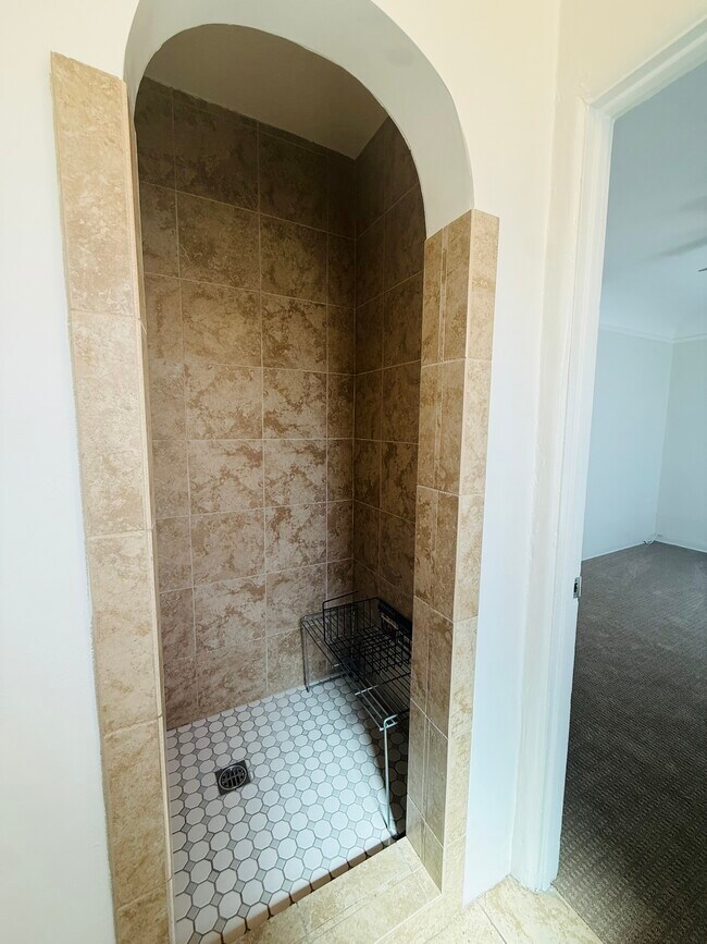 Building Photo - 818 Shenandoah St