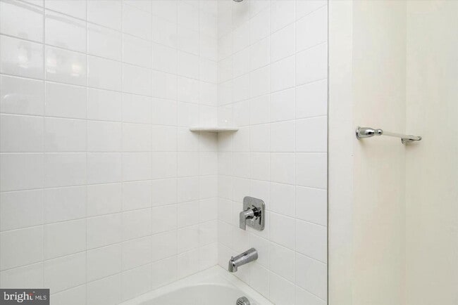 Building Photo - 3327 Poplar Pl