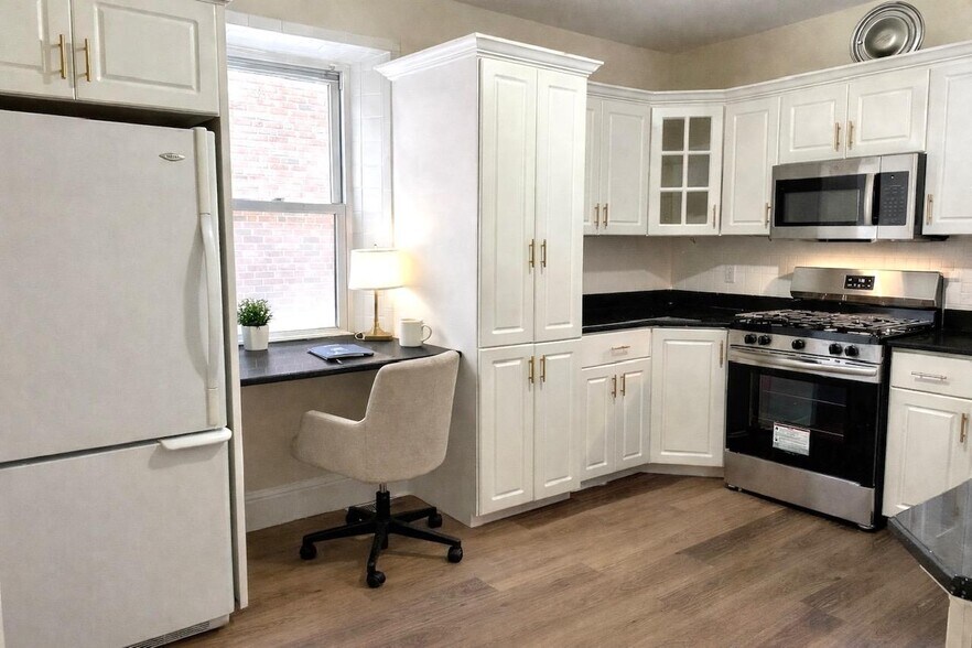 Building Photo - 408 S Hanley Rd