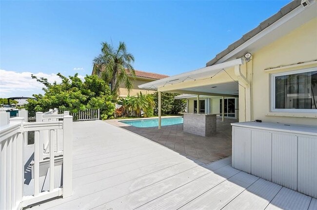 Building Photo - 681 Marine Dr