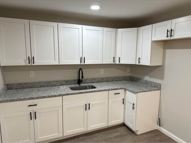 Primary Photo - 216-218 Crane St