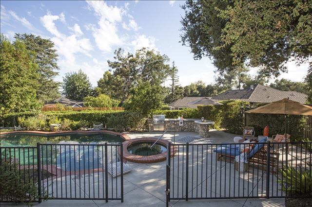 Building Photo - Coming Soon! La Canada Flintridge Contempo...