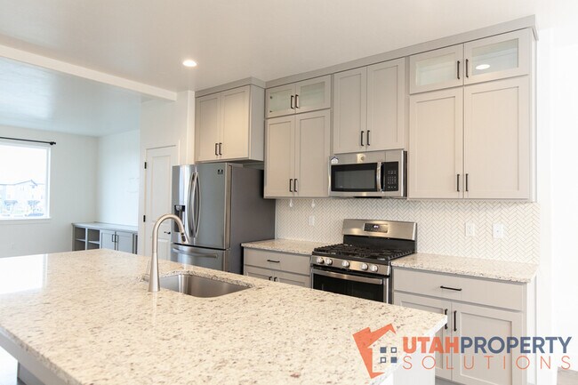 Building Photo - 468 S 700 W