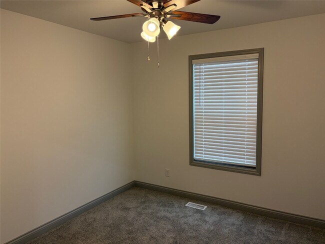 Building Photo - 28712 Woodland Heights Dr