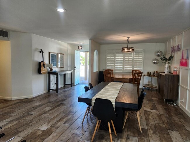Building Photo - 7225 E Villa Way