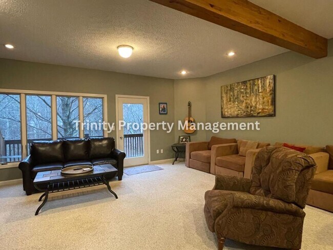 Building Photo - 206 Aaron Smith Dr