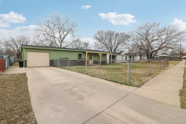 Building Photo - 1211 Gate Ln Dr