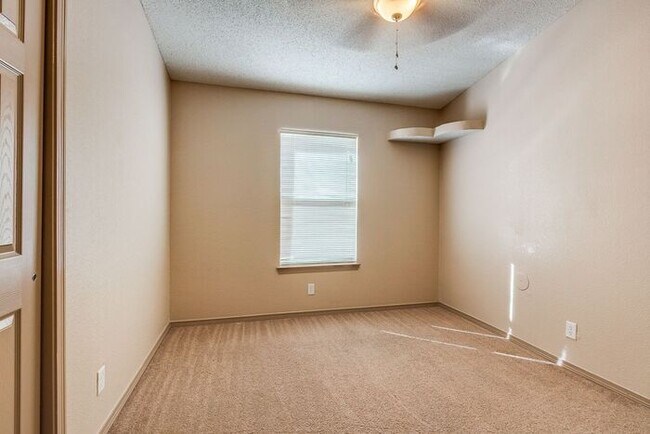 Building Photo - Prestigious Northeast Rental Home w/ Refri...