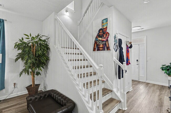 Building Photo - 326 Sedium Ln