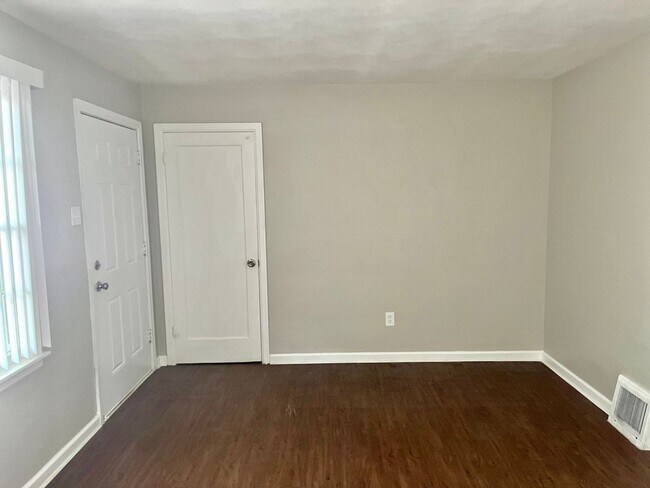 Building Photo - Beautiful 3 bed in Hazelwood