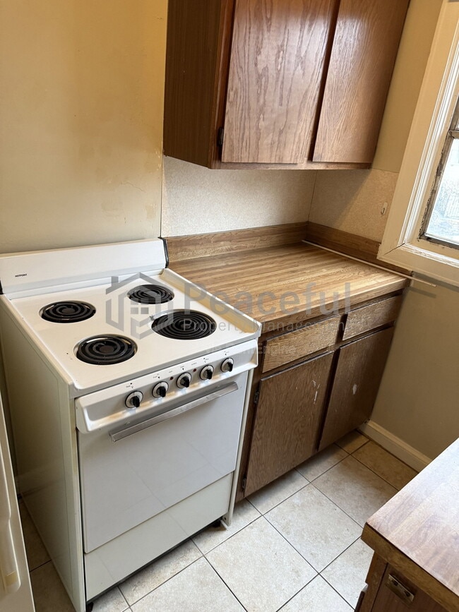 Building Photo - 417 Wall St