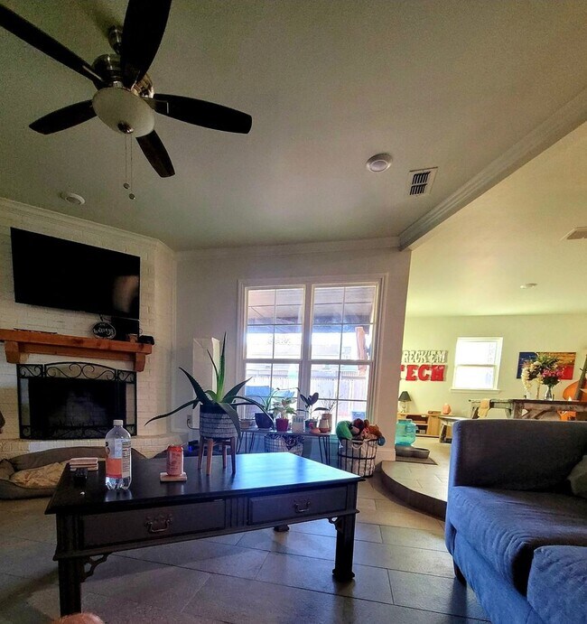 Building Photo - FOR LEASE - 3/2/2 - WEST LUBBOCK HOME