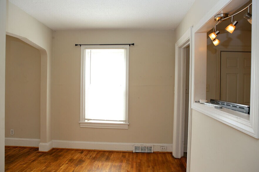 Building Photo - 2214 Walker Ave