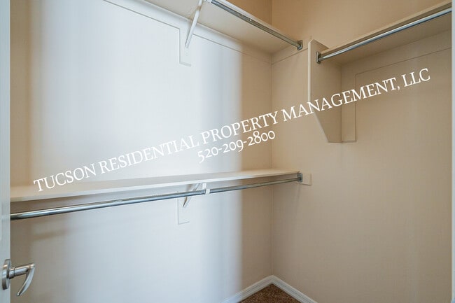Building Photo - 6070 Wych Elm Pl