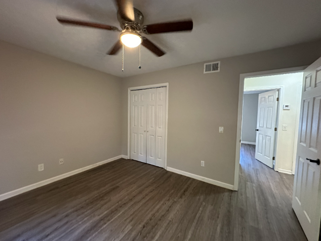 Building Photo - 2 Bedroom, 2 bath condo fourplex in Lawren...