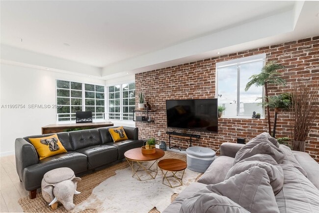 Building Photo - 820 Euclid Ave