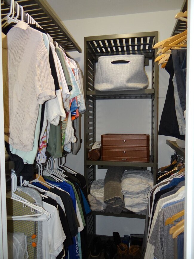 Building Photo - Charming 3-Bed, 2-Bath Pool Home in Desirable Winter Springs