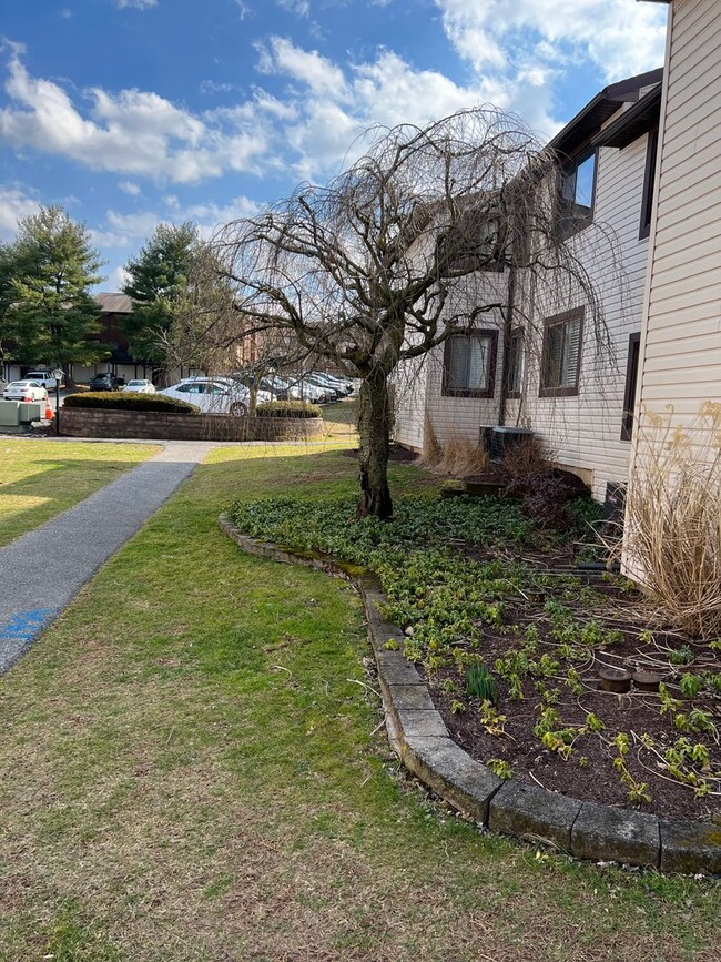 Building Photo - Recently updated Laurel Springs 2 bedroom ...