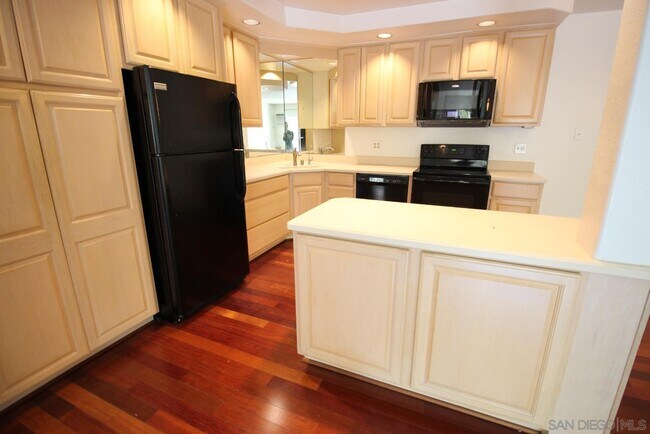 Building Photo - 6780 Friars Rd