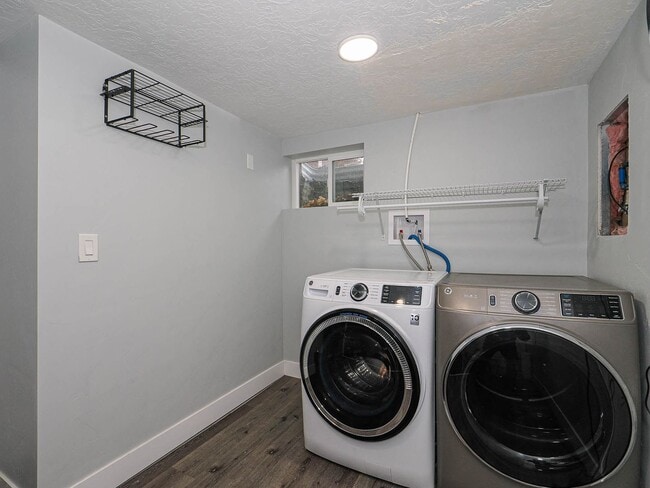 Building Photo - 5 Bedroom, 2.5 Bathrooms Home