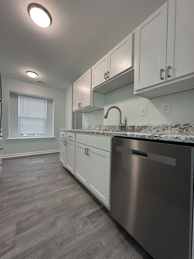 Building Photo - GREEN RUN