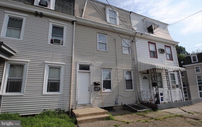 Building Photo - 205 Jones Ave