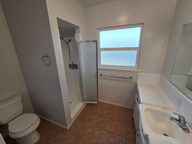 Building Photo - Charter Oak Home with 3 bedrooms, 2.5 baths