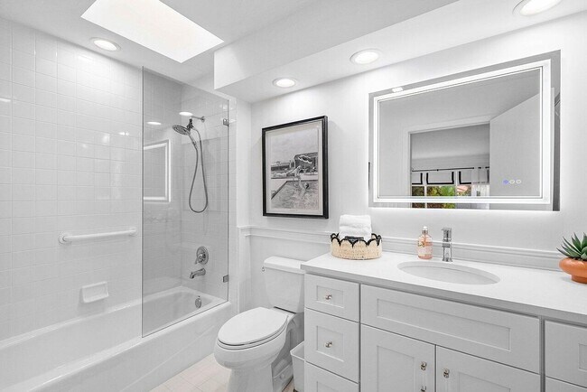 Building Photo - 18 Bristol Ln